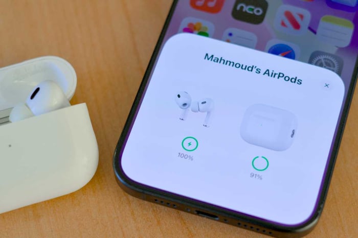 Battery life indicator showing AirPods Pro 2 charge status