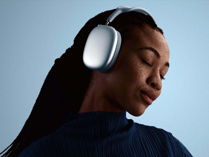 AirPods Max 2 front view with aluminum ear cups and stainless steel headband