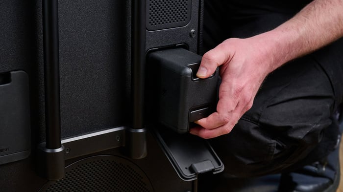 Long-lasting battery with quick charge and power bank functionality