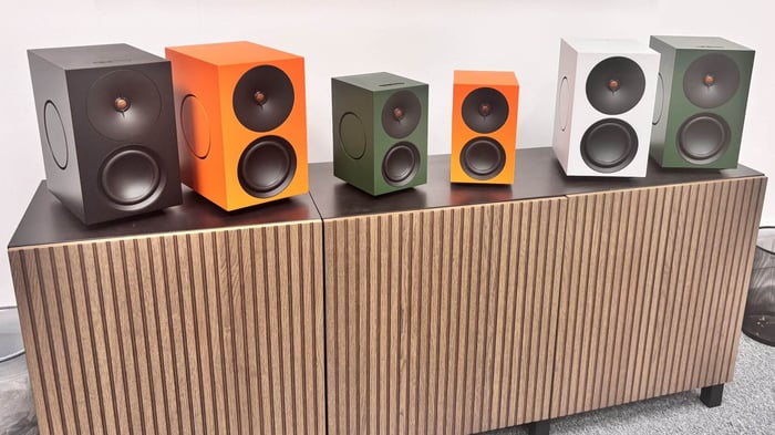 Cambridge Audio L/RX speaker with minimalistic design
