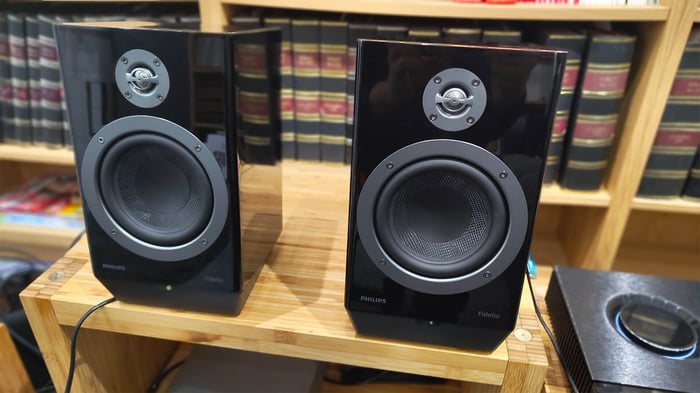 Philips Fidelio FA3 speaker sound test setup