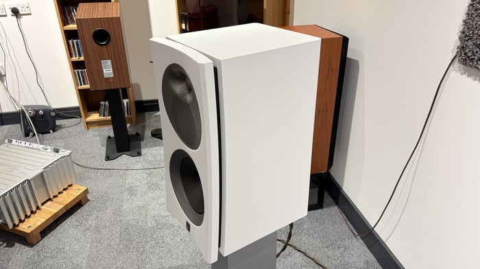 Arendal 1528 Bookshelf 8 — powerful speakers