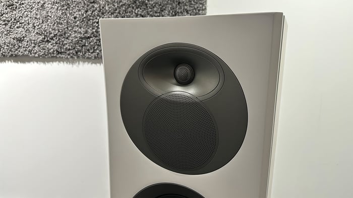 Arendal 1528 Bookshelf 8 in listening room