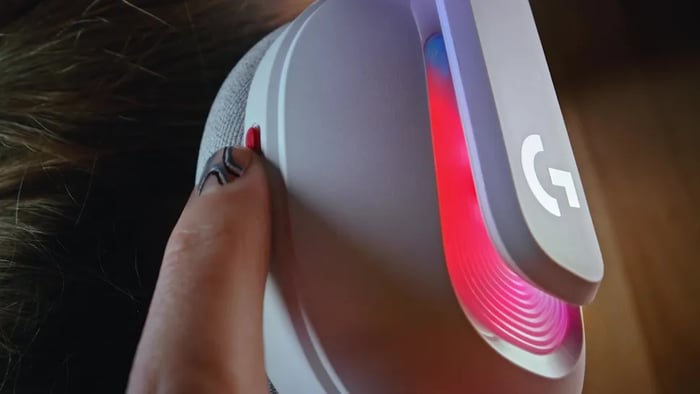 Switch effortlessly between devices with Playsync Audio technology