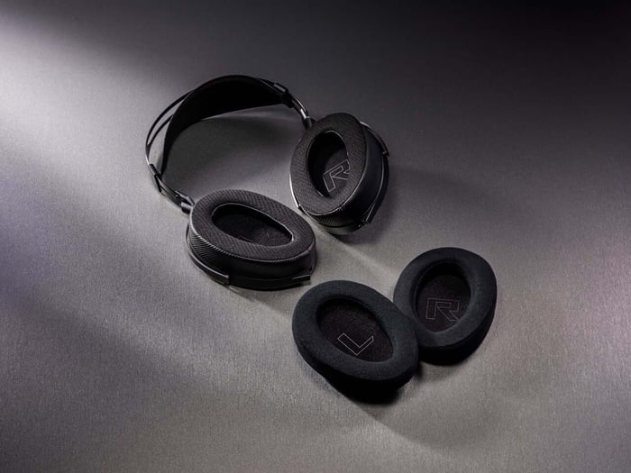 ROG Kithara profile with mic extended