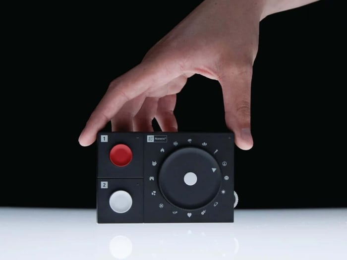 Atonemo NTS Radio Player—simplicity embodied