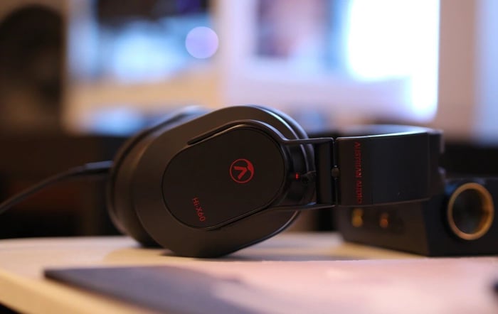 Spacious earcups providing all-day comfort
