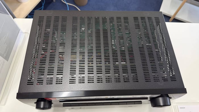 Denon AVR-X2900H internal hardware and connectivity options