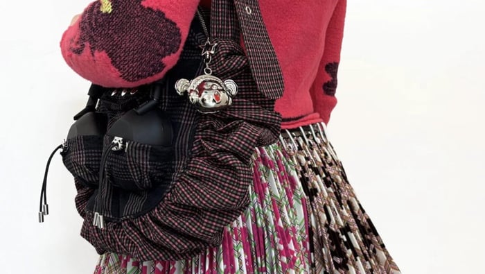 The Alto bag’s design is unlike anything you’ve seen. It almost looks like a comically squished haggis—blunt force meets high fashion.