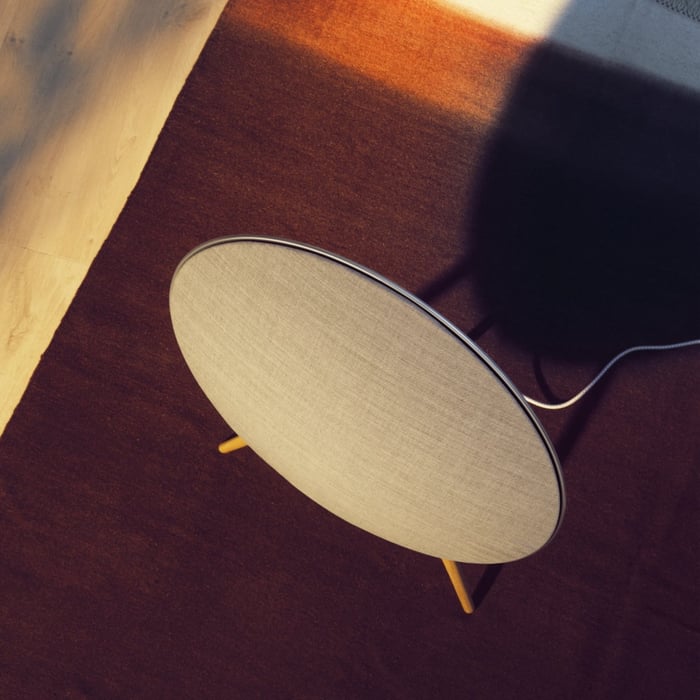 Beoplay H100 and Beosound A5 showcasing heritage colorways