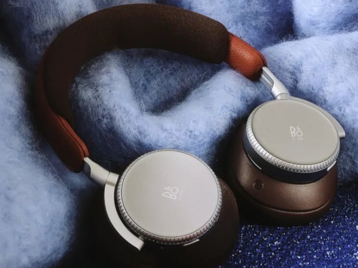 Beoplay H100 headphones showing luxurious leather and aluminum build