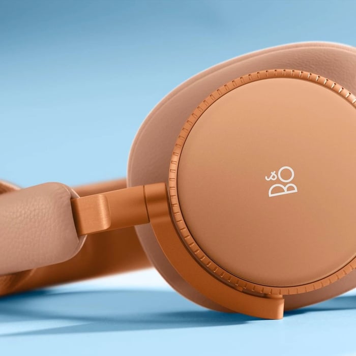 Beoplay H100 headphones in Century Brown with red leather headband
