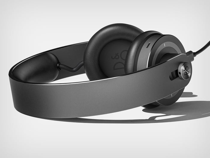 Aluminum and leather combined for tactile comfort