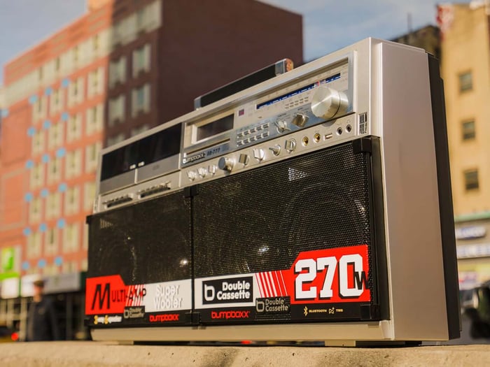 Long-lasting rechargeable battery keeps the BB-777 pumping tunes for hours.