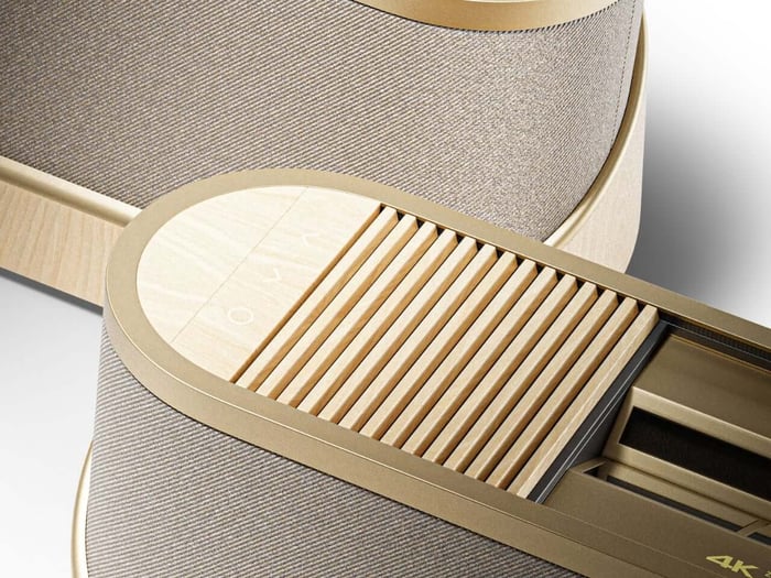 Tall cylindrical BeoLens Horizon model, a sculptural tech object