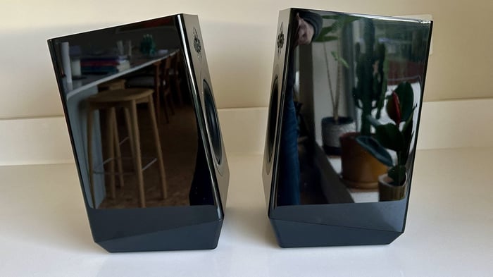 Close-up view of the speakers’ drivers and connectivity
