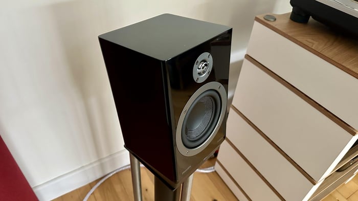 Remote control and app interface for the Philips Fidelio FA3