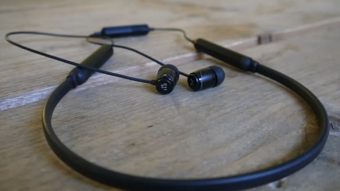 SoundMAGIC E11BT Neckband