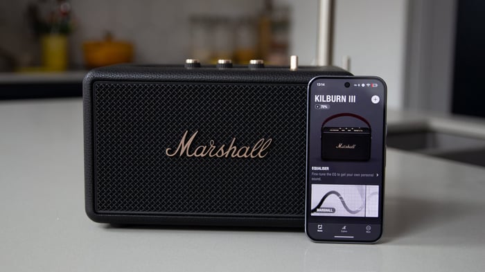 Marshall Kilburn III top view | Control knobs and buttons
