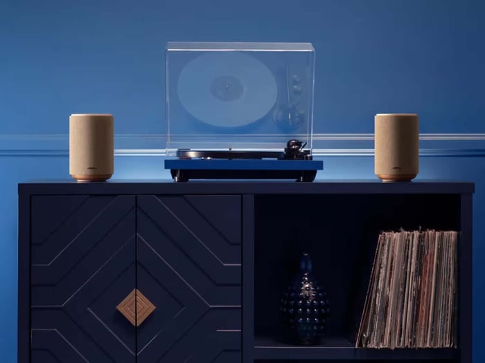 Lifestyle Ultra Speaker on modern shelf setup