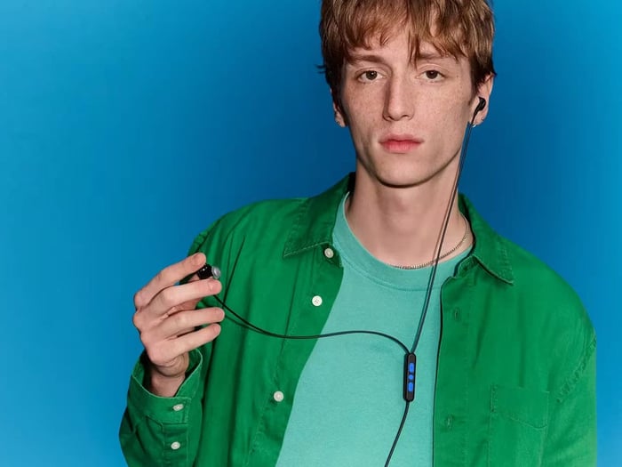 Bose wired earbuds with silicone eartips and stability components