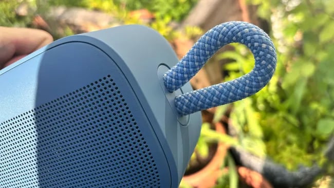 Handles high volume with impressive clarity.