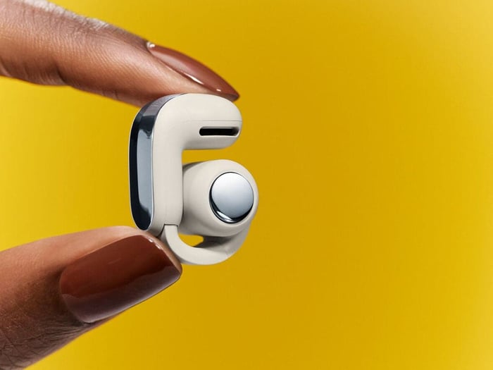 Bose Ultra Open Earbuds 2nd Gen in White Smoke