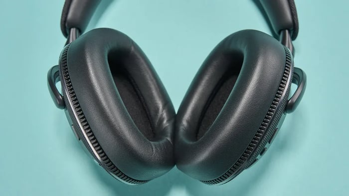 Bowers & Wilkins PX7 S3 design detail