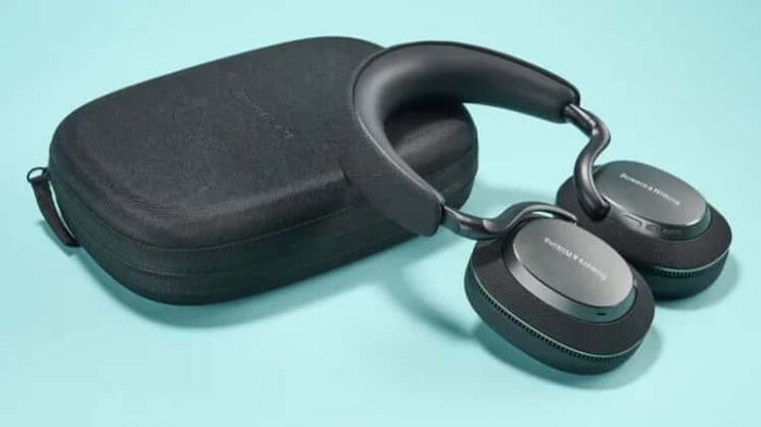 Bowers & Wilkins PX7 S3 – perfect for travel and daily use
