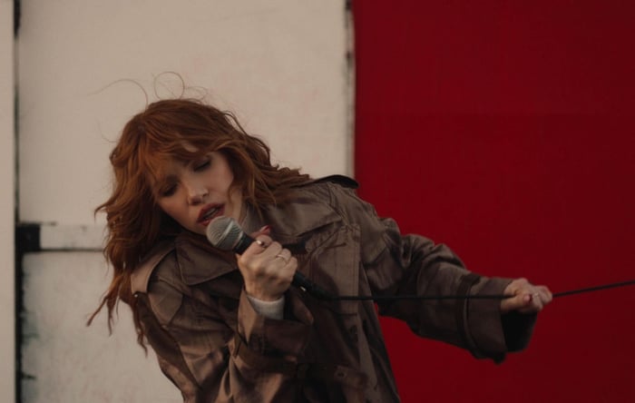 Carly Rae Jepsen in 'On Wires' video