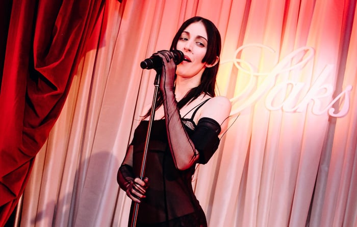 Caroline Polachek performing in 2025