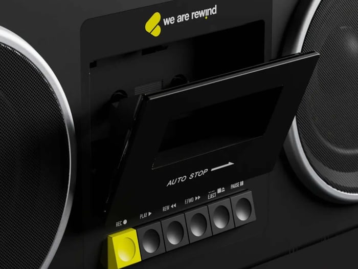 The Curtis Boombox GB-001 combines classic design with modern audio features.