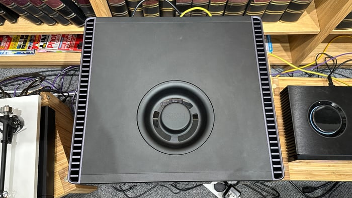 Rotel Michi Q5 CD player power and depth of sound