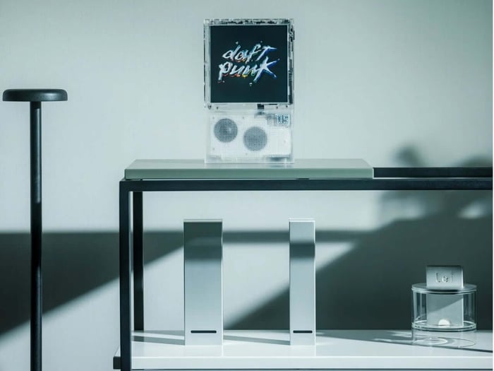 ClearFrame CD player displaying an album cover