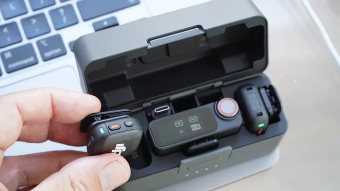 DJI Mic 3 compact design with charging case and accessories