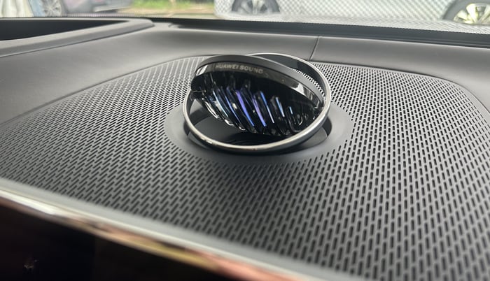 Star-Ring diffuser enhancing central audio clarity
