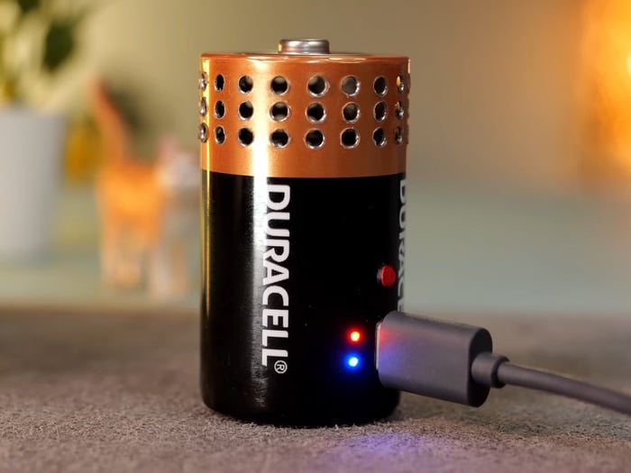 The completed Bluetooth speaker fits perfectly in your hand.