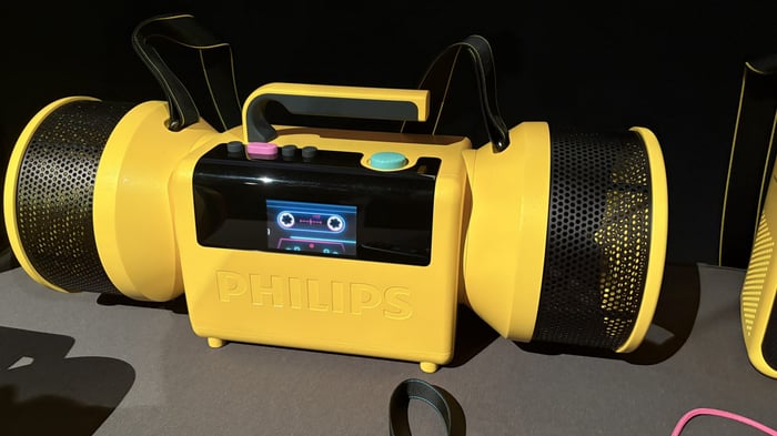 The Tube speaker with passive radiators