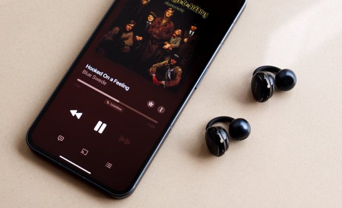 EarFun Clip open design earbuds with soundstage