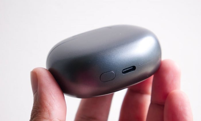 EarFun Clip earbuds with battery indicator