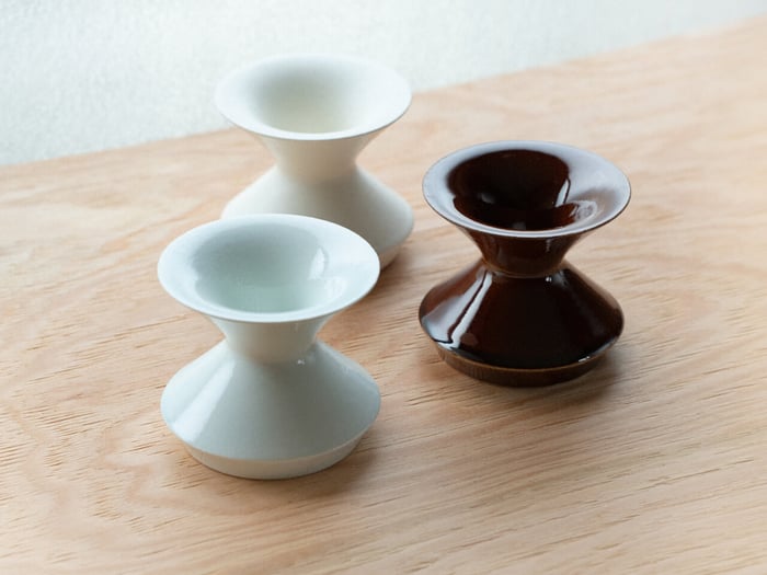 The ceramic vase speaker resting beside home decor