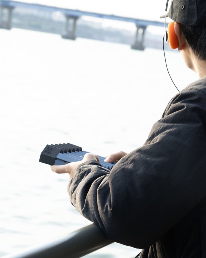 Experimental forms and interfaces explored in Everglow concept