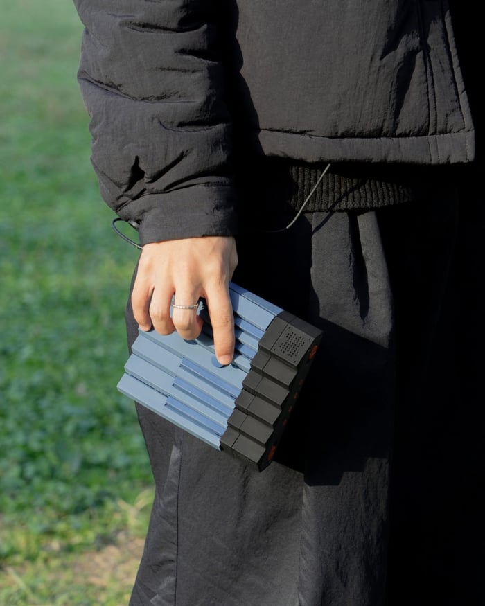 Everglow’s interface glowing in dim light