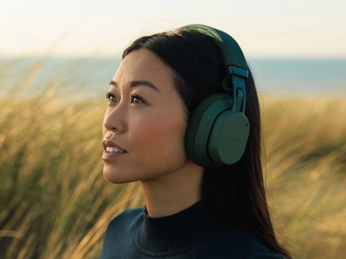 Fairbuds XL Gen 2 black side view