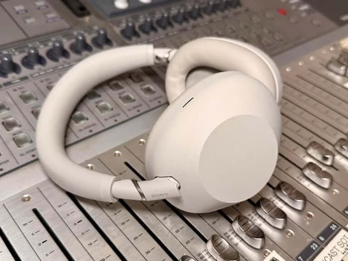 Top Active Noise Cancelling Headphones in 2025: Best ANC Models Ranked