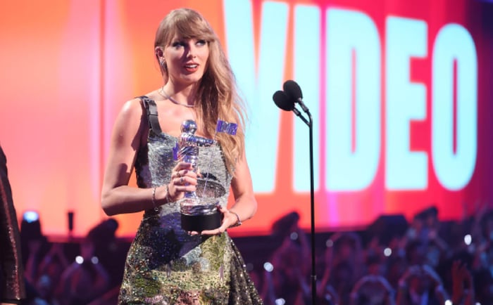 Taylor Swift Achieves Unmatched Vinyl Sales with 'Midnights'