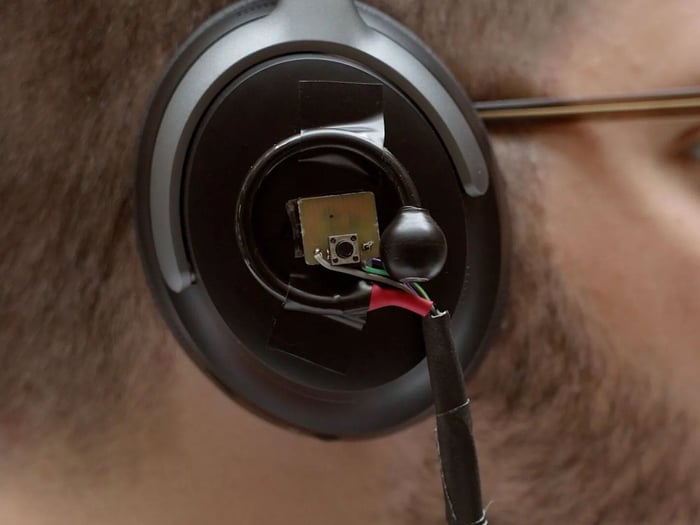 AI-Powered Headphones Revolutionize Private Conversations in Crowded Spaces