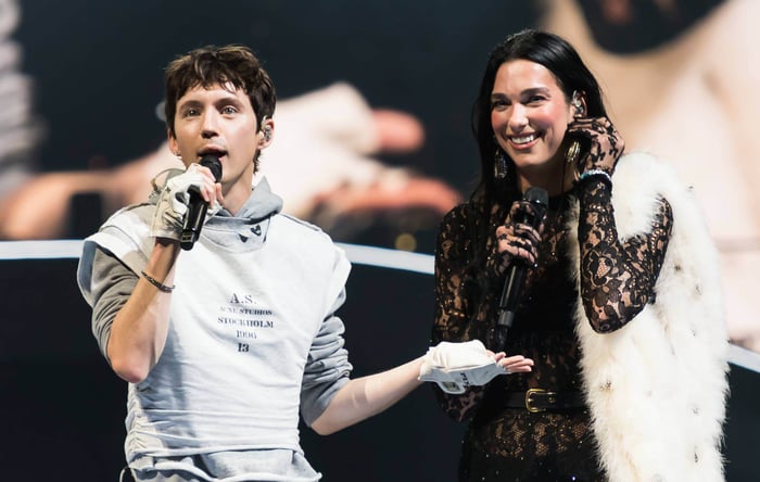 Troye Sivan Joins Dua Lipa for Electrifying ‘Rush’ Duet in Melbourne