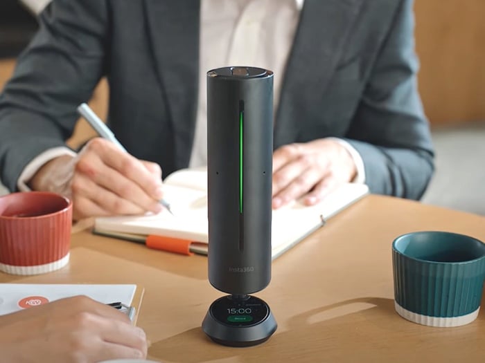 Insta360 Launches AI-Powered Speaker That Automatically Takes Meeting Notes for Offices
