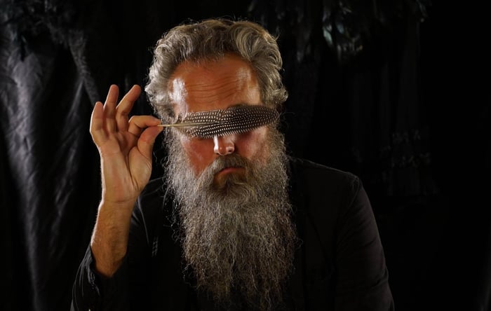 Iron & Wine Announces New Album ‘Hen’s Teeth’ with Soul-Stirring Single ‘In Your Ocean’